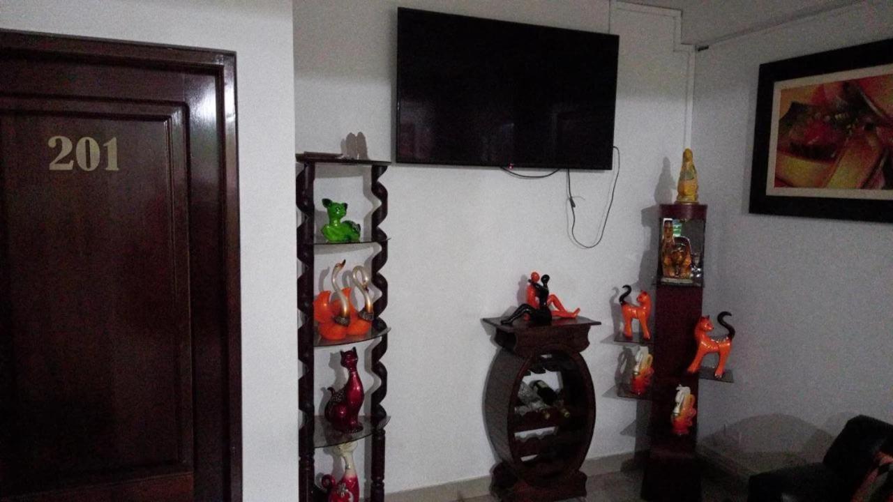 Hospedaje Renzo Tarapoto Buitenkant foto
