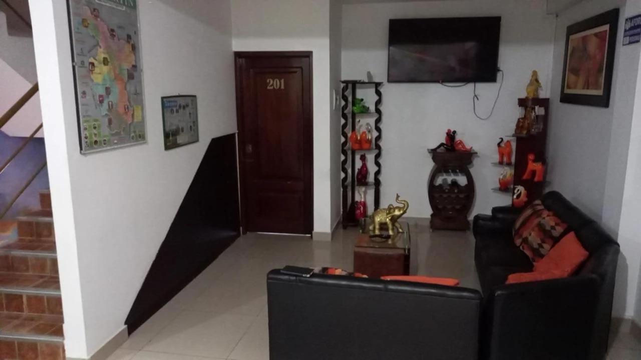 Hospedaje Renzo Tarapoto Buitenkant foto